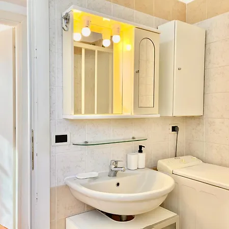 Orange House Apartment