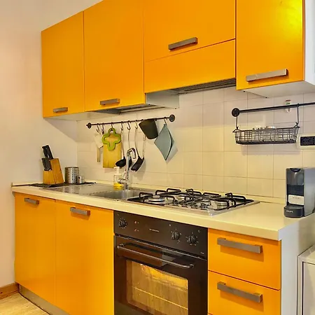 Orange House Apartment *